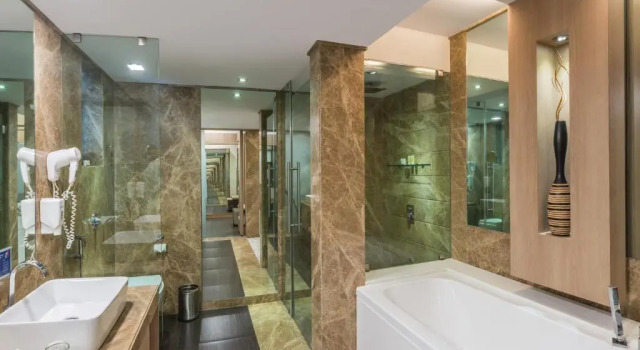Люкс GCC Hotel and Club