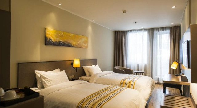 Home Inn Plus Shanghai Xintiandi Lujianbang Road Subway Station, Varaa Hotelli Huangpu 