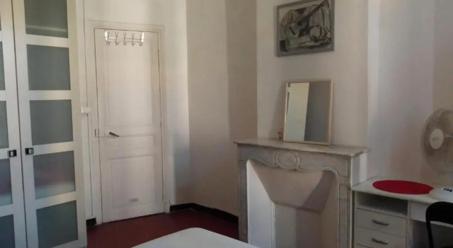 Typical Toulon apartment 50M beaches, Забронировать Апартаменты/квартира Отели Тулона с парковкой, рядом с Тулонский собор, Парковка