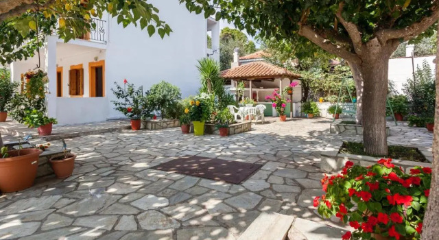 Smaragdi Rooms and Studios