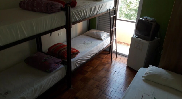 Четырёхместный люкс Deluxe с балконом Hotel Pousada Clínicas Jardins Paulista