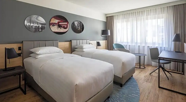 Номер Deluxe Basel Marriott Hotel