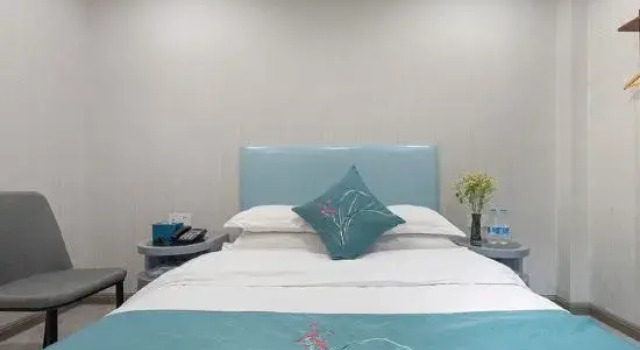 Shangpin Hotel (Zhuji High-speed Railway Station Powerlong Plaza), Book Hotel Hoteller i Zhuji med parkering, Parkering