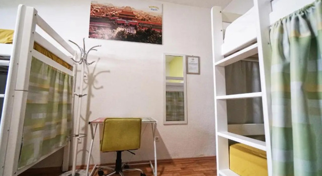Кровать в общем номере Oasis hostel