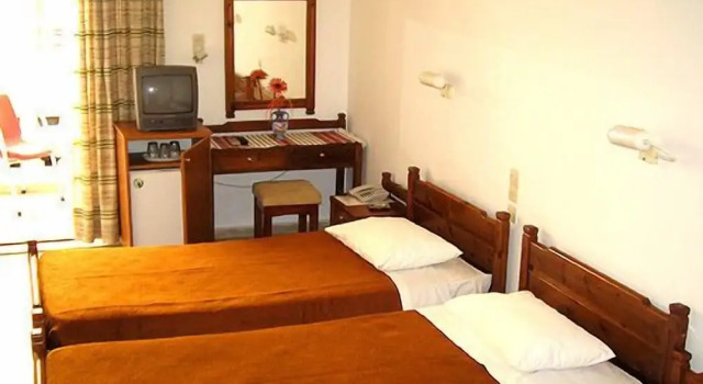 Трёхместный номер Standard с балконом Hotel Doxa