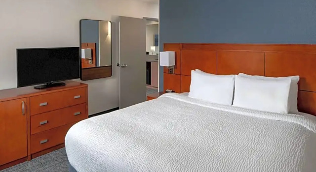 Двухместный люкс c 1 комнатой с видом на внутренний двор Courtyard by Marriott Covington / Mandeville