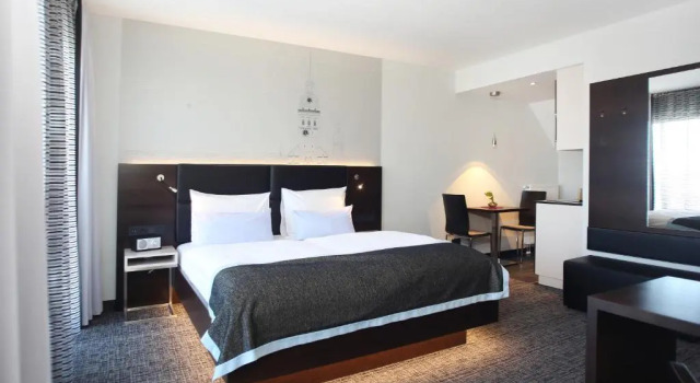 Двухместный номер Standard с балконом Schiller5 Hotel