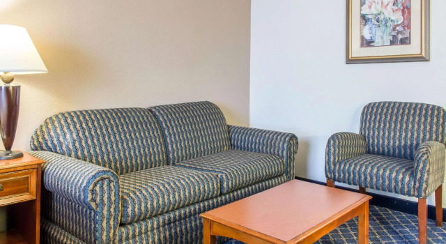 Двухместный люкс Clarion Hotel & Conference Center Ronkonkoma MacArthur Airport