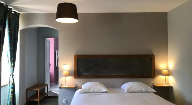Полулюкс Logis Hôtel Château De Palaja