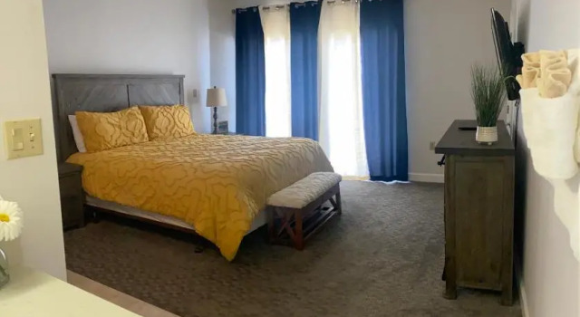River Place Condos 711 3BD