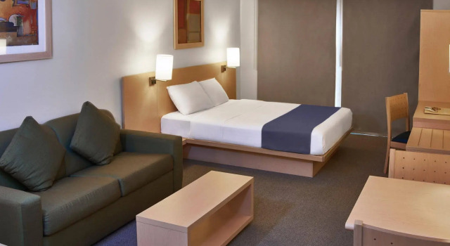 City Express Suites Silao Aeropuerto, Prenota Hotel Hotel a El Bajio con piscina, Piscina