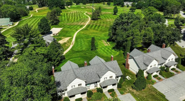 Апартаменты с 3 комнатами с балконом Beautiful Wentworth Golf Club Condo: Balcony & A/C