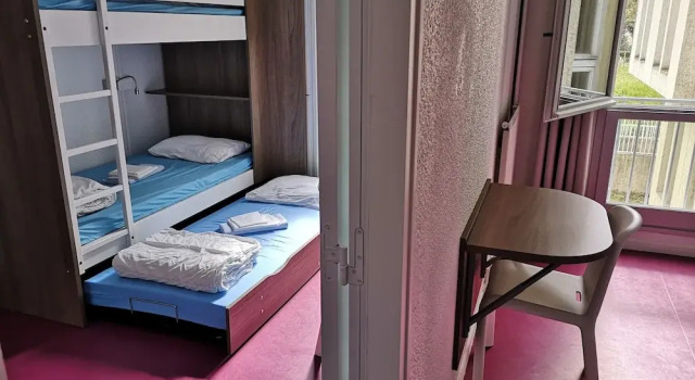 Четырёхместный номер Standard Auberge de Jeunesse Orléans Centre Ville - Hostel