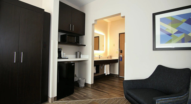 Четырёхместный люкс Holiday Inn Express Hotel & Suites Ashland by IHG