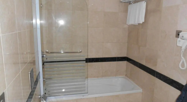 Четырёхместный номер Nozol Royal Hotel