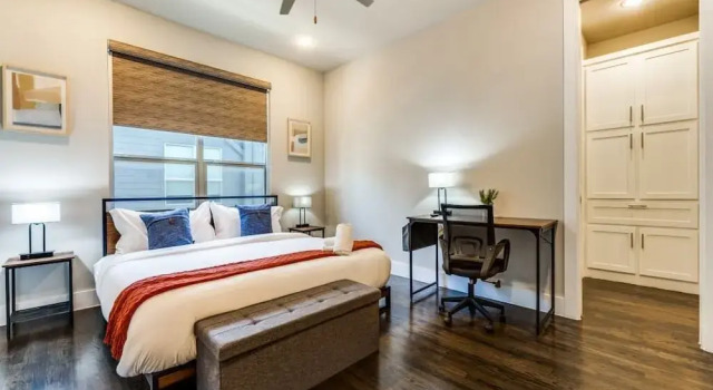 Cozysuites Uptown 3BR King Beds Skyline View, Забронировать Отель Отели Далласа с парковкой, рядом с Magnolia Theater, Парковка
