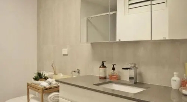2 'Westpoint', 2 Thurlow Avenue - ground floor, linen supplied, views
