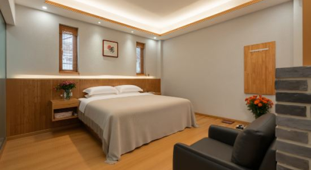 Семейный люкс Deluxe с 2 комнатами Yueqi Rongshe Hostel