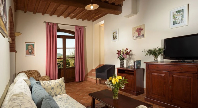Podere Ampella, Book Hotel Hotels in Crete Senesi with Parking, Parking