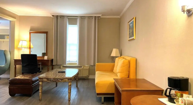 Двухместный люкс c 1 комнатой Ramada by Wyndham Los Angeles/Wilshire Center