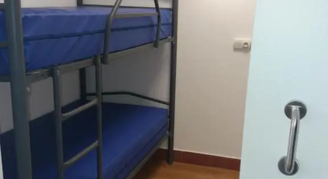 Кровать в общем номере Albergue Monterrey