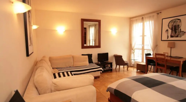 Studio With View OF Notre Dame (139), Book Apartment Paris Ile de France
