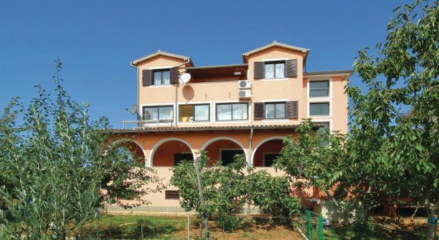 Beautiful Home in Zbandaj With Wifi and 2 Bedrooms, Забронировать Отель Пореч Poreč Riviera, 3* 4*