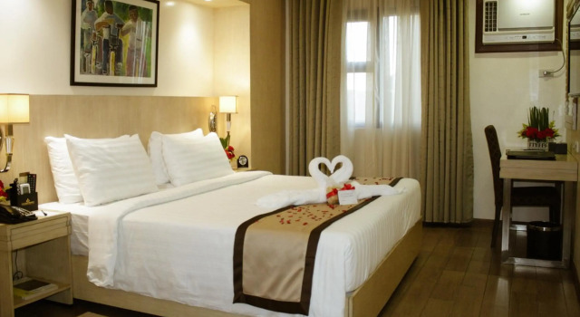 Golden Prince Hotel and Suites