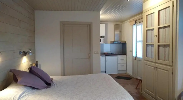 Студия Hostal D'Éller