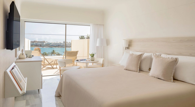 Номер Premium oceanfront AI Paradisus Salinas Lanzarote, Costa Teguise, Canary Islands