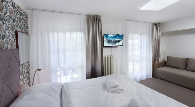 Aplend Hotel Lujza Major, Rezervovat Hotel Hotely v Prešovský kraj s parkováním, Parkování