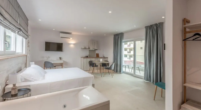 Люкс с красивым видом из окна Eva Apartments