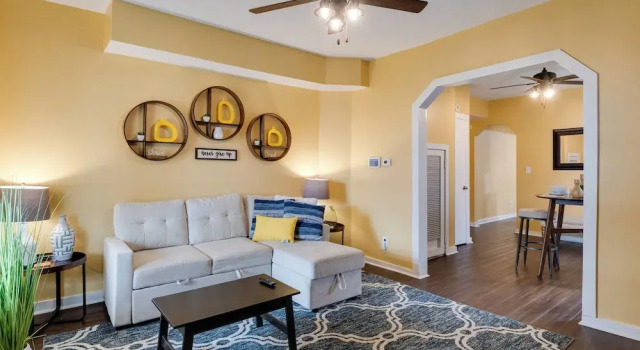 Апартаменты Chic Indianapolis Home w/ Yard Near Downtown!