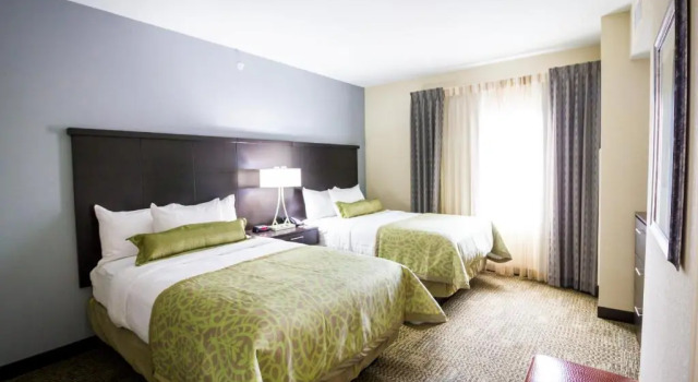 Четырёхместный номер Standard c 1 комнатой Staybridge Suites Plano North - Frisco by IHG