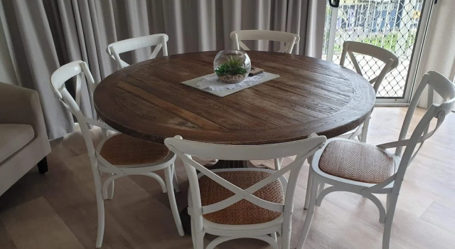 Семейные апартаменты с 2 комнатами с балконом и рядом с пляжем Coral Sea Apartments