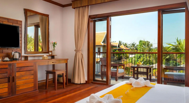 Двухместный номер Deluxe с балконом и с видом на бассейн Khmer House Resort