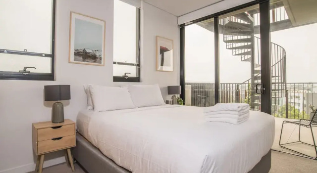 Inner City Penthouse With Private Rooftop, Забронировать Отель Отели Уотерлу 3 звезды, 3*