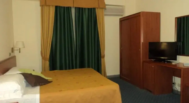 Hotel Senatore, Забронировать Отель Отели Палаццоло-Акреиде с парковкой, Парковка