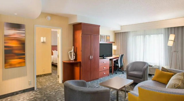 Люкс Courtyard by Marriott Hanover Lebanon