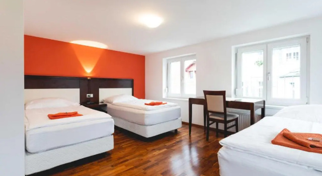 Трёхместный номер Standard Hotel Linde-Sinohaus