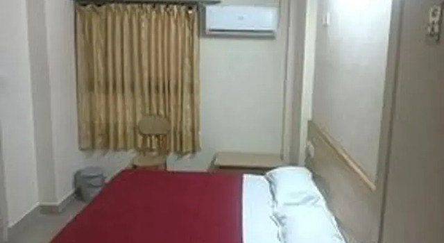 Трёхместный номер Deluxe Hotel Rainbow near Victoria Hospital City Market