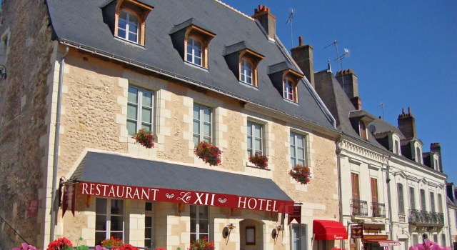 Hôtel-Restaurant-Chambre Insolite Spa - Le XII de Luynes, Забронировать Бутик-отель Отели Люин с бассейном, Бассейн