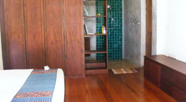 Вилла Baan Banyan Villa, wood house short walk to Mae Nam beach