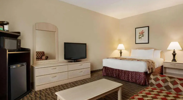 Двухместный номер Standard с красивым видом из окна Ramada by Wyndham Fredericton