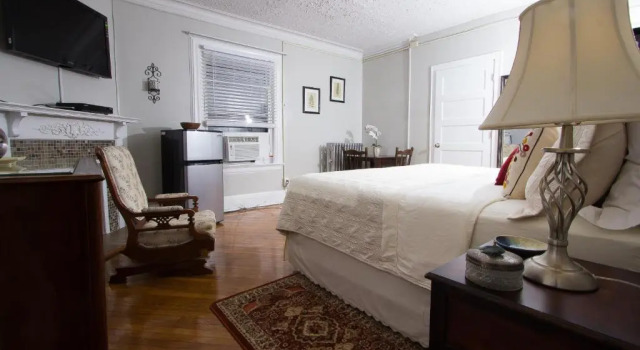 Двухместный номер Deluxe A and FayeBed and Breakfast, Inc