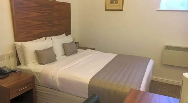 Номер Standard с видом на внутренний двор Normanton Park Hotel, BW Signature Collection