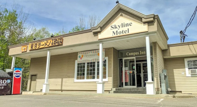 Skyline Motel & Campus Inn, Забронировать Мотель Отели River Valley с парковкой, Парковка