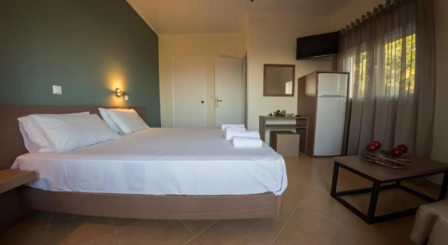 Номер Deluxe Anthoussa Rooms