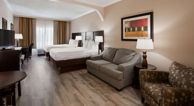 Четырёхместный люкс Best Western Plus Ambassador Suites