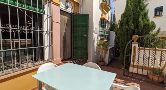 Two Bedroom, Ground Floor, Air-conditioned Apartment 300m from the Beach